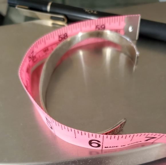 Quality Sterling silver bangle made from Mexico - Picture 4 of 5